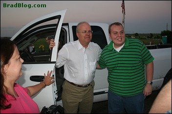 KarlRoveCampCasey_GreenShirtSupporter_083005_web.jpg